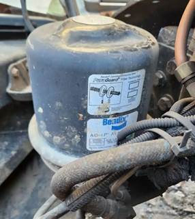 Freightliner Cascadia 125 Air Dryer