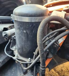 Freightliner Cascadia 125 Air Dryer