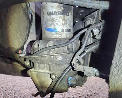 Freightliner Cascadia 125 Air Dryer