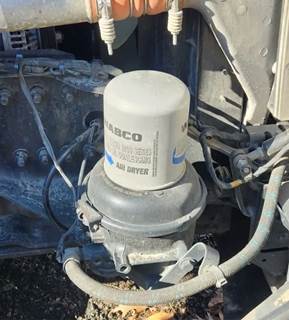 Freightliner Cascadia 126 Air Dryer