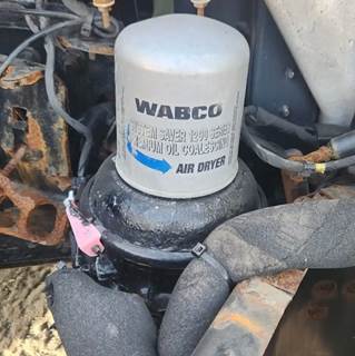 Freightliner Cascadia 126 Air Dryer