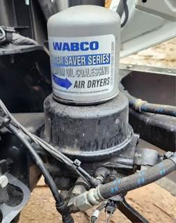 Freightliner Cascadia 126 Air Dryer