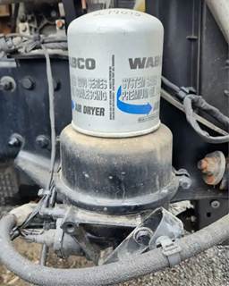 Freightliner Cascadia 126 Air Dryer