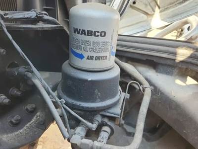 Freightliner Cascadia 126 Air Dryer