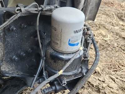 Freightliner Cascadia 126 Air Dryer
