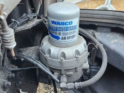 Freightliner Cascadia 126 Air Dryer
