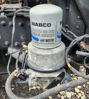 Freightliner Cascadia 126 Air Dryer