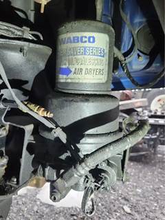 Freightliner Cascadia 126 Air Dryer