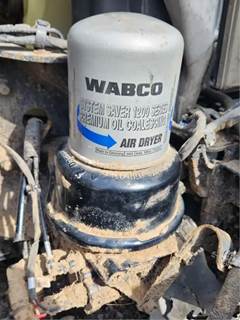 Freightliner Cascadia 126 Air Dryer