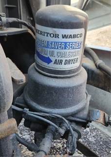 Freightliner Cascadia 126 Air Dryer