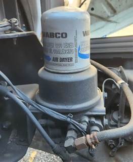 Freightliner Cascadia 126 Air Dryer