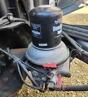 Freightliner Cascadia 126 Air Dryer