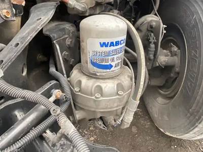 Freightliner Cascadia 132 Air Dryer