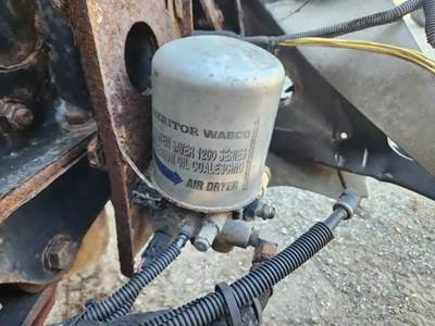 Freightliner Columbia 112 Air Dryer