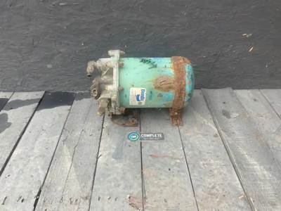 Freightliner FLD112SD Air Dryer