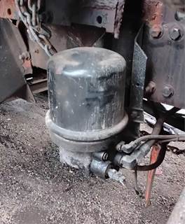 Freightliner FLD120SD Air Dryer