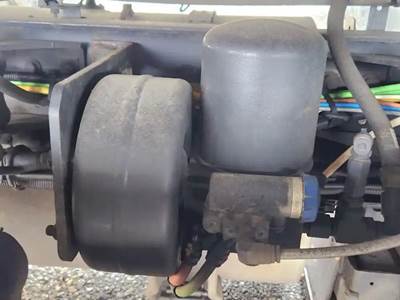 International LT625 Air Dryer