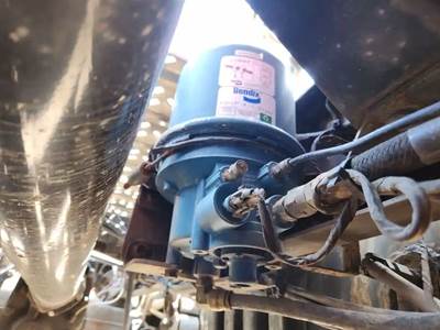 Mack Pinnacle CXU613 Air Dryer for a 2015 Mack CXU613
