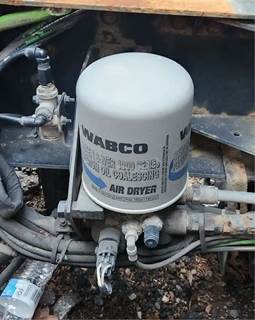 Mack Pinnacle CXU613 Air Dryer for a 2013 Mack CXU613