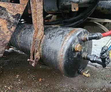 Freightliner Cascadia 113 Air Tank