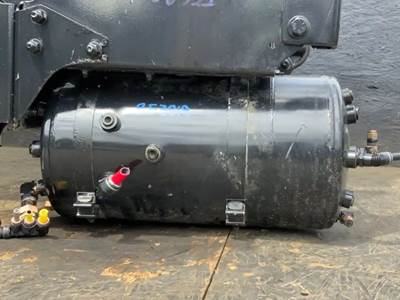 Freightliner Cascadia 113 Air Tank