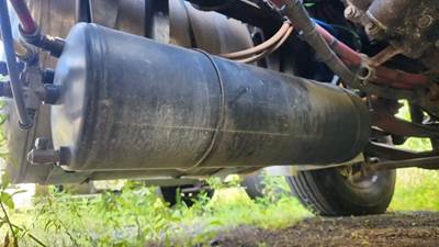Freightliner Cascadia 113 Air Tank