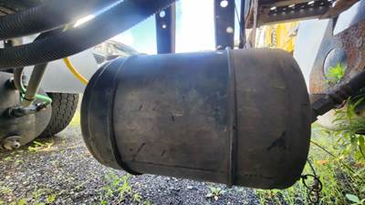 Freightliner Cascadia 113 Air Tank