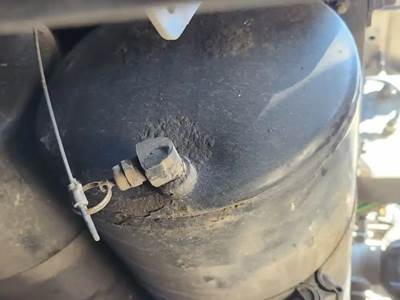 Freightliner Cascadia 113 Air Tank