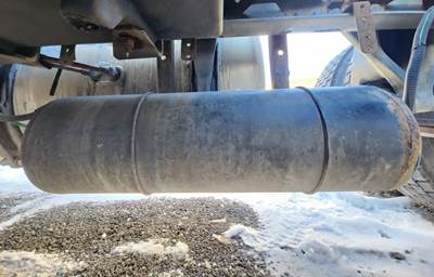 Freightliner Cascadia 113 Air Tank