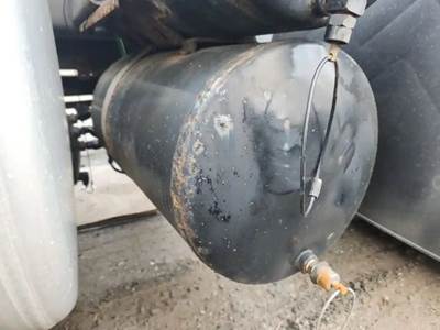 Freightliner Cascadia 125 Air Tank
