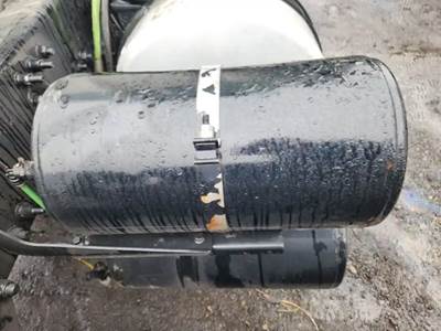 Freightliner Cascadia 125 Air Tank