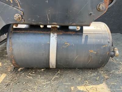 Freightliner Cascadia 125 Air Tank