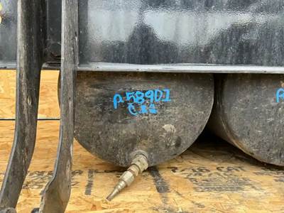 Freightliner Cascadia 125 Air Tank