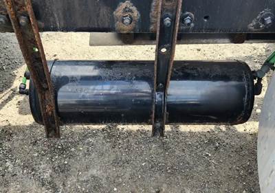 Freightliner Cascadia 125 Air Tank