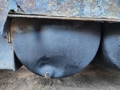 Freightliner Cascadia 125 Air Tank
