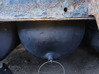 Freightliner Cascadia 125 Air Tank