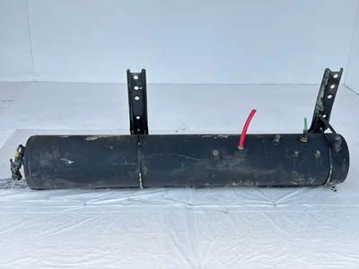 Freightliner Cascadia 125 Air Tank