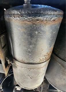 Freightliner Cascadia 125 Air Tank