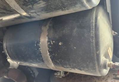 Freightliner Cascadia 125 Air Tank