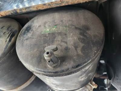 Freightliner Cascadia 125 Air Tank