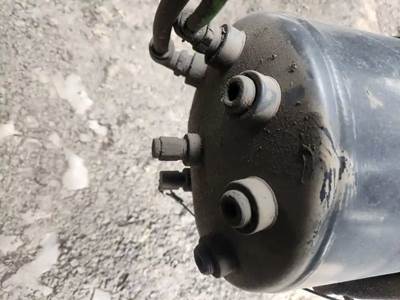 Freightliner Cascadia 125 Air Tank