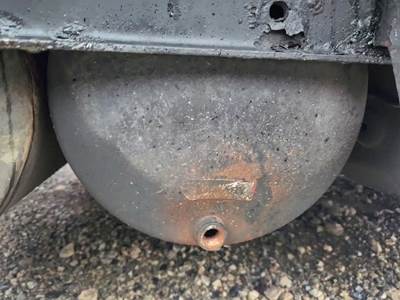 Freightliner Cascadia 125 Air Tank