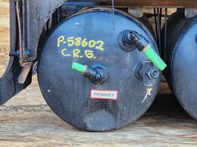 Freightliner Cascadia 126 Air Tank