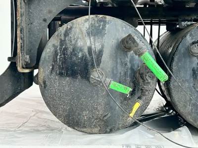 Freightliner Cascadia 126 Air Tank