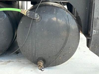 Freightliner Cascadia 126 Air Tank
