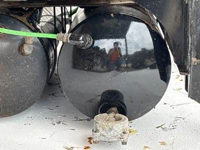 Freightliner Cascadia 126 Air Tank