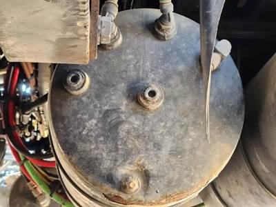 Freightliner Cascadia 126 Air Tank