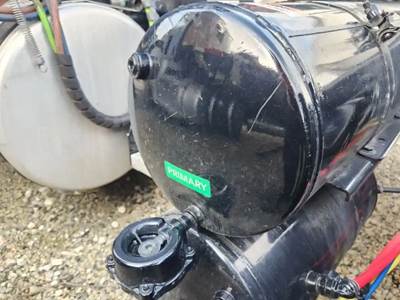 Freightliner Cascadia 126 Air Tank