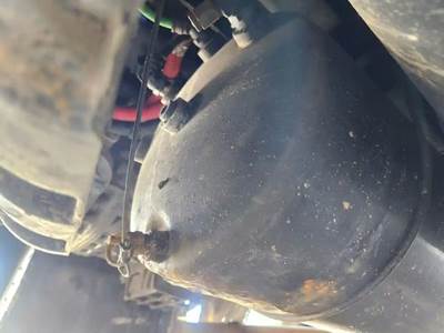Freightliner Cascadia 126 Air Tank