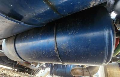 Freightliner Cascadia 126 Air Tank